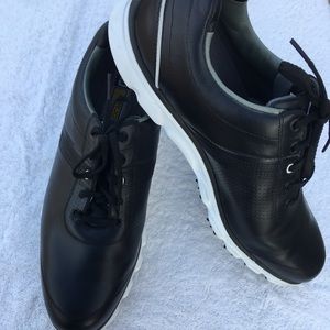 Foot joy Men’s DryJoys Tour Golf Shoes.
